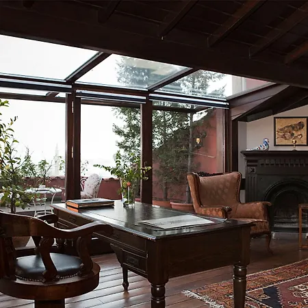 كيتابيفي فندق