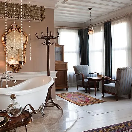 كيتابيفي فندق