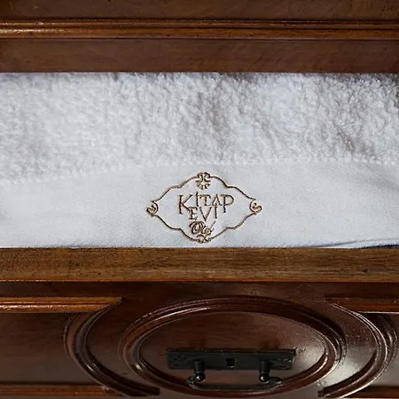 كيتابيفي فندق